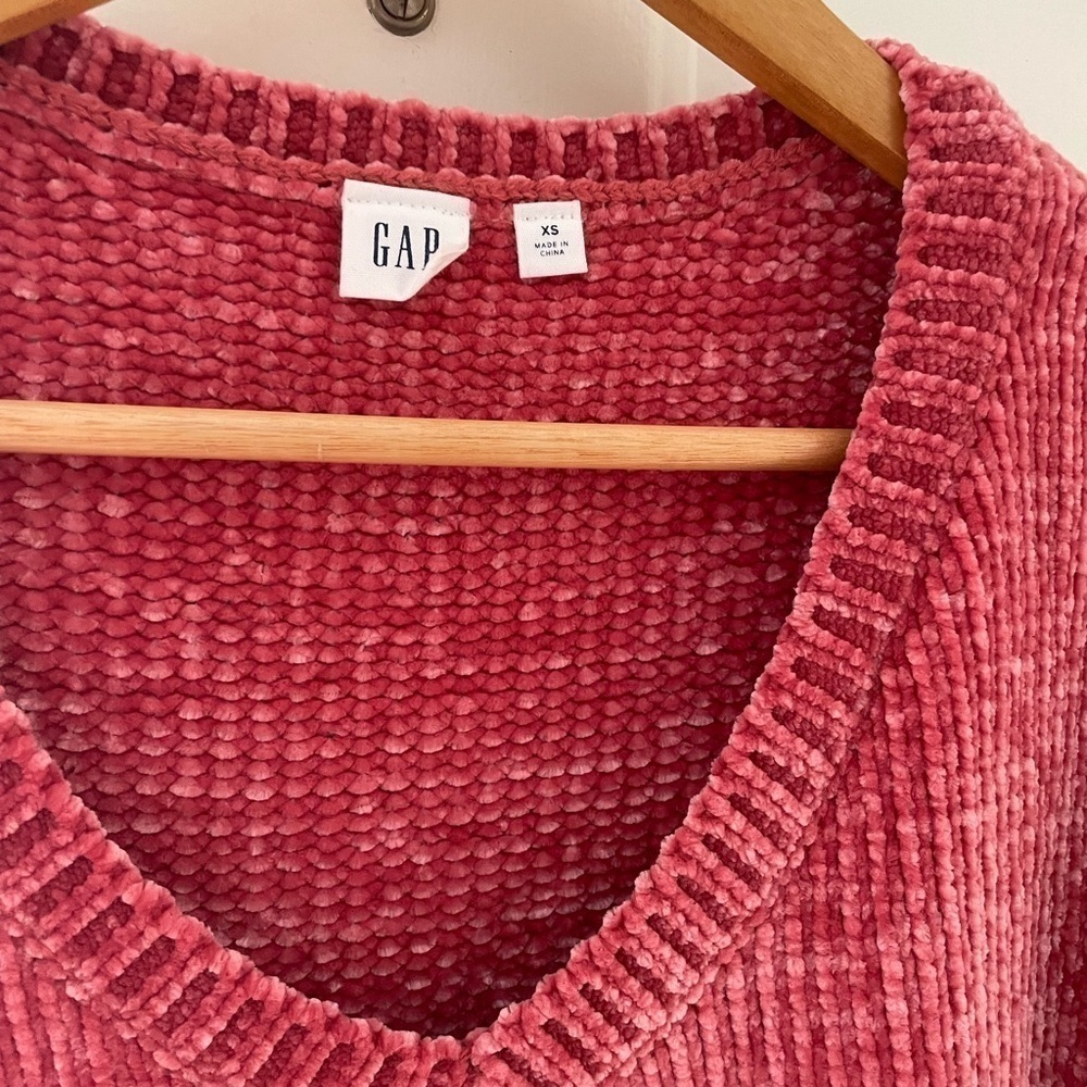 Gap Pink Velvet Like Vneck Casual Sweater Women XS Condition 9.5/10 no flaws - Picture 5 of 9